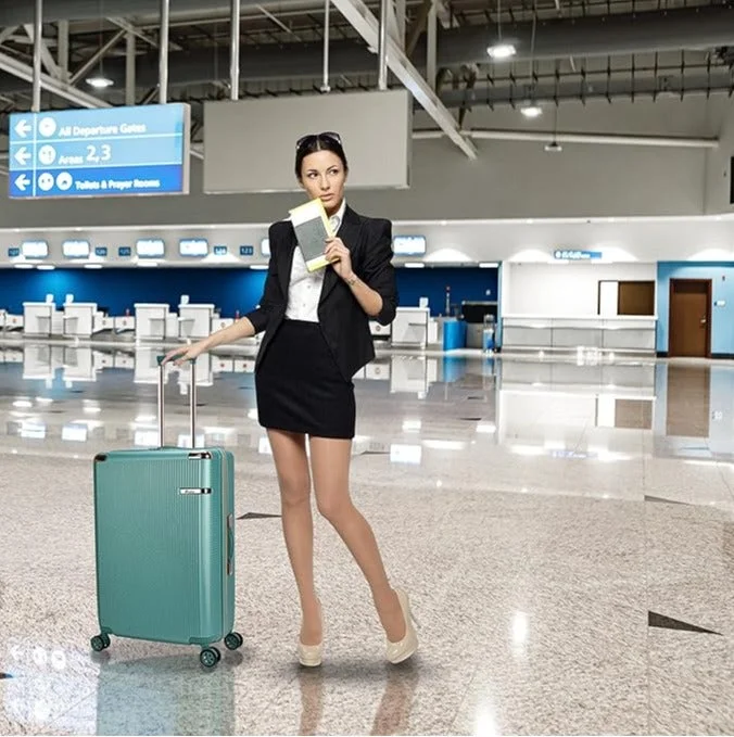 سيناتور حقيبة سفر بعجلات صلبة للجنسين من بلاستيك  خفيفة الوزن بـ  عجلات مزدوجة وقفل  مدمج  أخضر فاتح